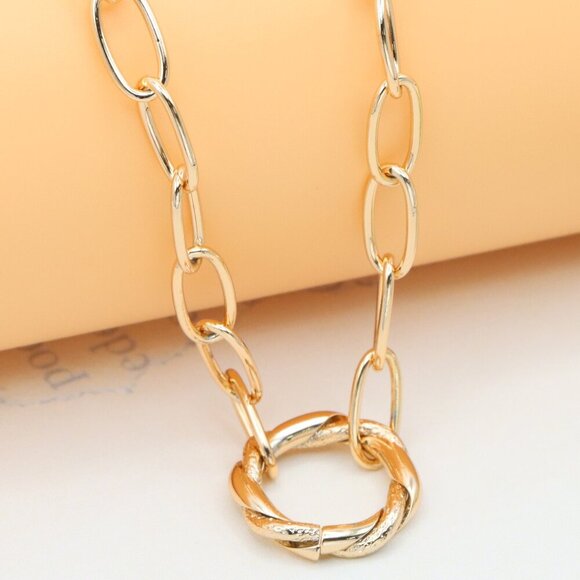 ✔ACCEPT OFFER Jewelry - Chunky Oval Link Rose Gold Necklace with Round Center Pendant, XPNL0348